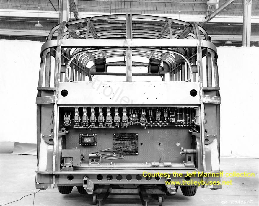 usa_m_ilg_mack_653_buildersphoto_07_busrearcontrols_jm.jpg